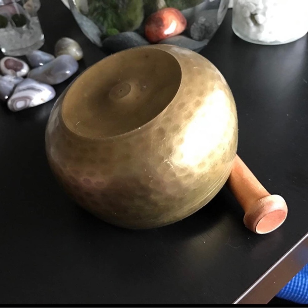 BRAND NEW HANDCRAFTED TIBETAN SINGING BOWL SPIRITUALITY SELF CARE MEDIATION NWT - Picture 5 of 5